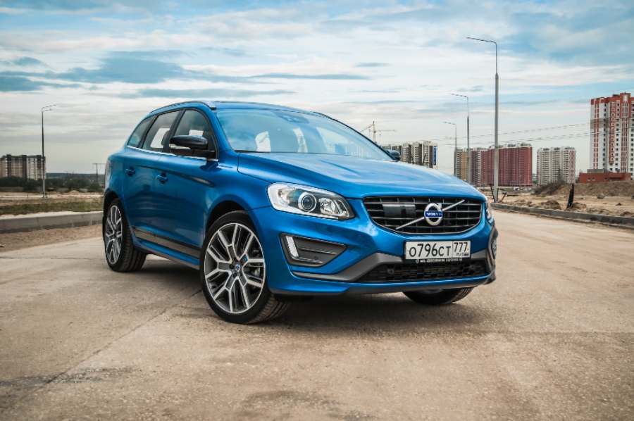 Volvo XC60 T-8 Hybrid R-Design (1)